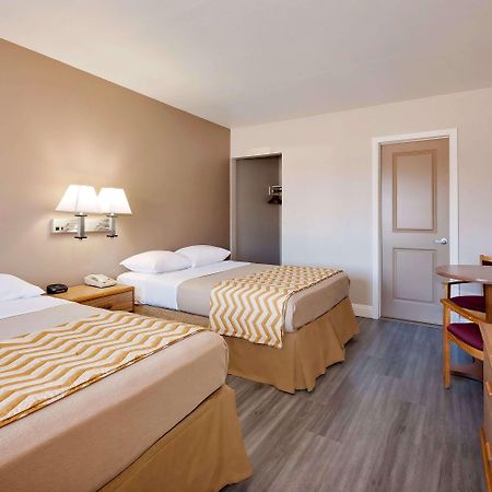 Travelodge By Wyndham Eureka Exterior photo